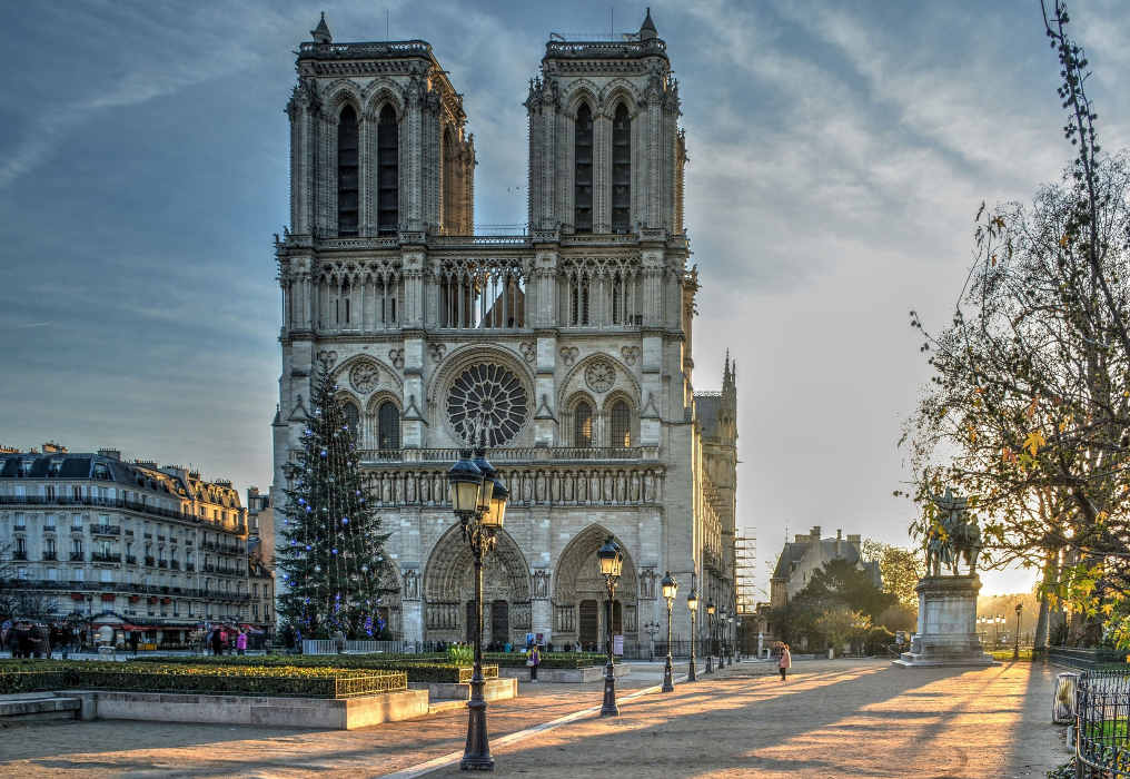 Notre-Dame : se libérer de l’Empire et du culte des idoles